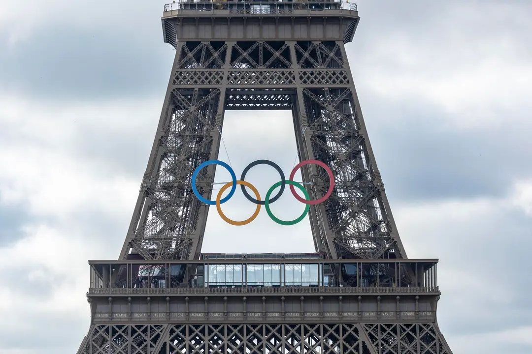 Imagen de archivo de la Torre Eiffel con los aros ol&iacute;mpicos. EFE/EPA/ANDRE PAIN