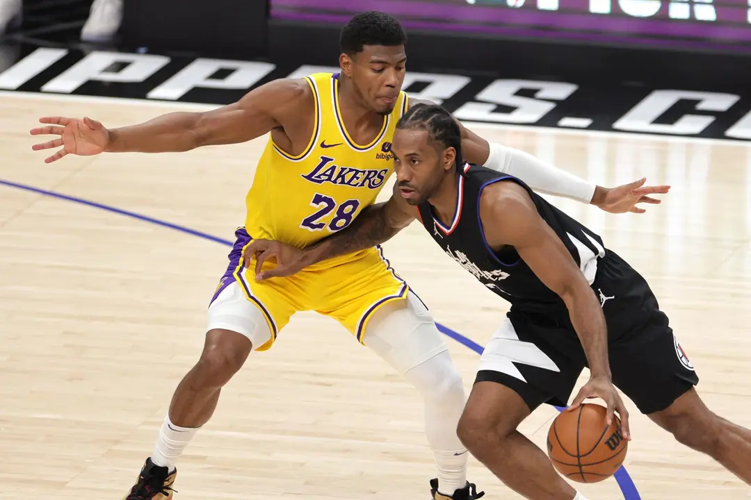Kawhi Leonard (d) no estar&aacute; con el equipo ol&iacute;mpico de Estados Unidos. EFE/EPA/ALLISON DINNER SHUTTERSTOCK OUT