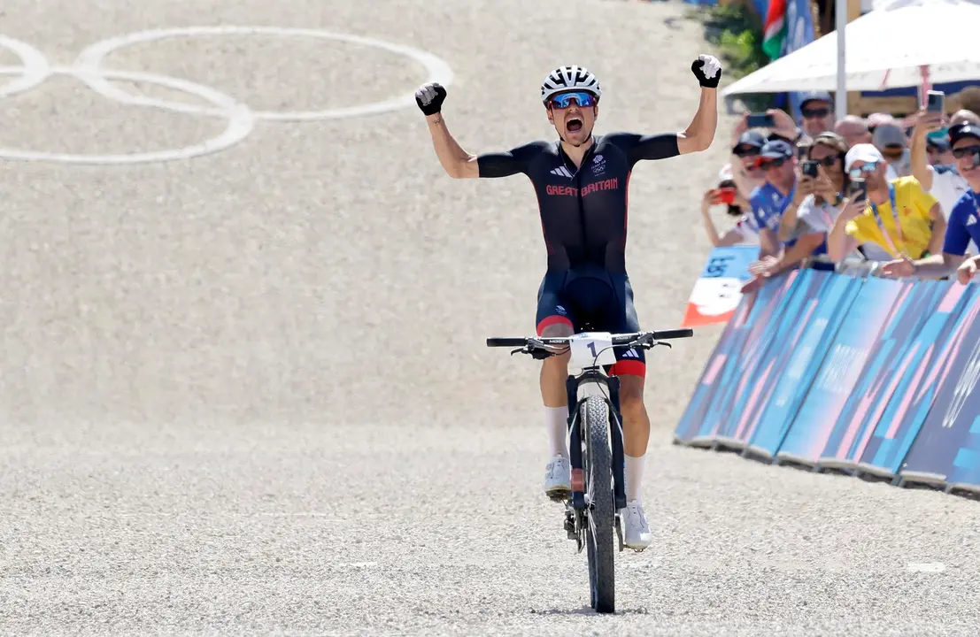El brit&aacute;nico Thomas Pidcock en el Elancourt Hill, Par&iacute;s, Francia. EFE/EPA/TOLGA AKMEN