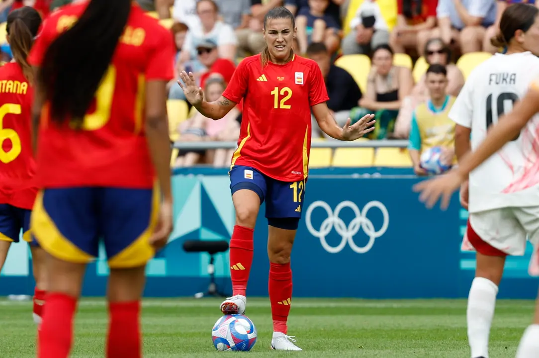 La centrocampista espa&ntilde;ola Patri Guijarro (c) en el Estadio de la Beaujoire de Nantes (Francia). EFE/ Miguel To&ntilde;a
