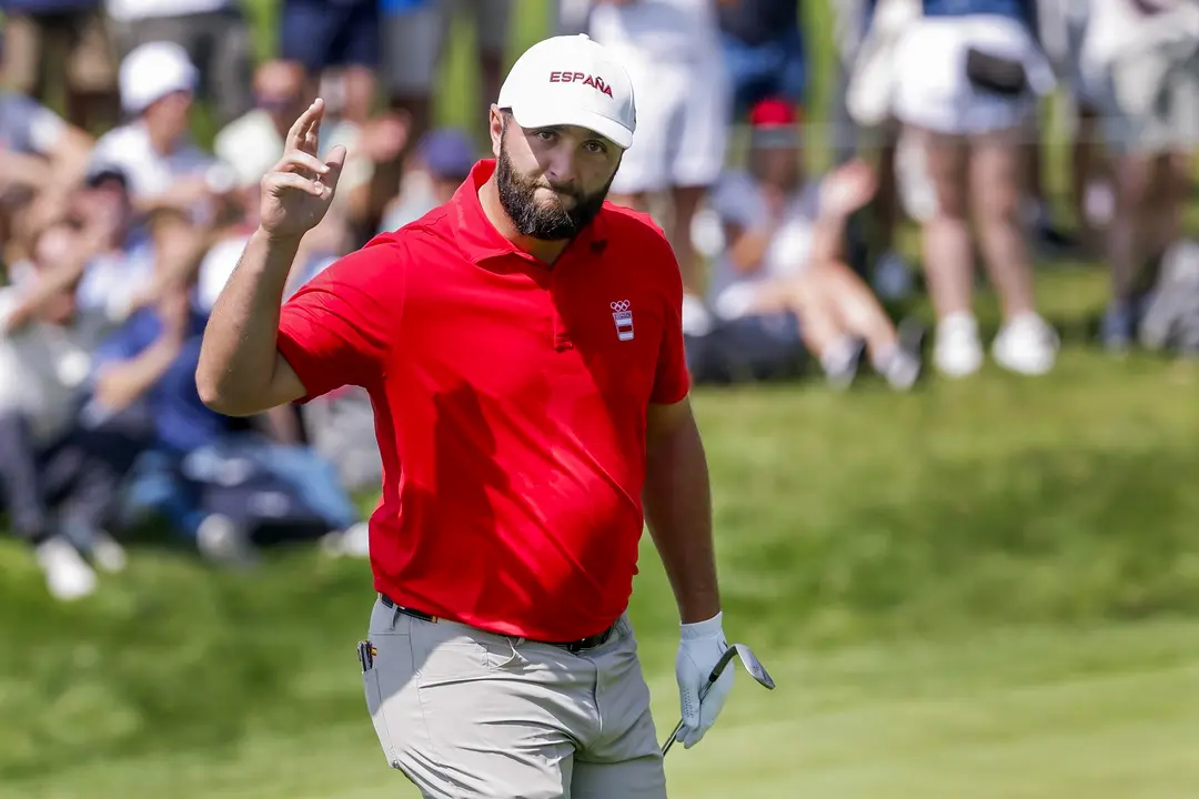 El espa&ntilde;ol Jon Rahm en Par&iacute;s 2024 vive su primera cita ol&iacute;mpica en Guyancourt, Francia. EFE/EPA/ERIK S. LESSER