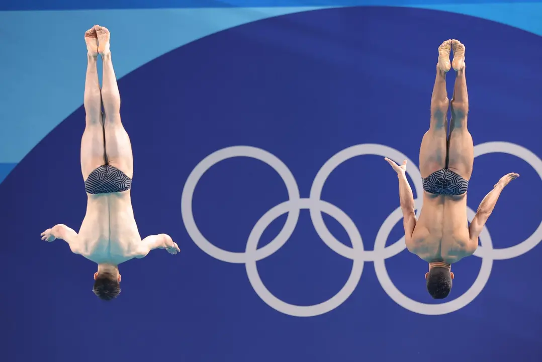 Osmar Olvera Ibarra and Juan Manuel Celaya Hernandez of Mexico, durante el concurso de saltos en trampol&iacute;n de 3 metros en el que consiguieron la medalla de plata de Par&iacute;s 2024. EFE/EPA/TERESA SUAREZ