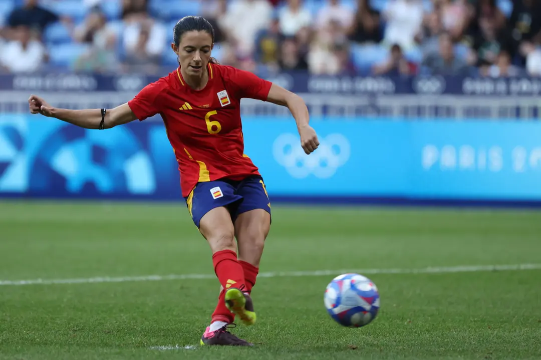 La centrocampista de Espa&ntilde;a, AItana Bonmati durante el partido de cuartos de final de f&uacute;tbol femenino de los Juegos Ol&iacute;mpicos de Par&iacute;s 2024, disputado en el Estadio de Lyon (Francia). EFE/ Kiko Huesca