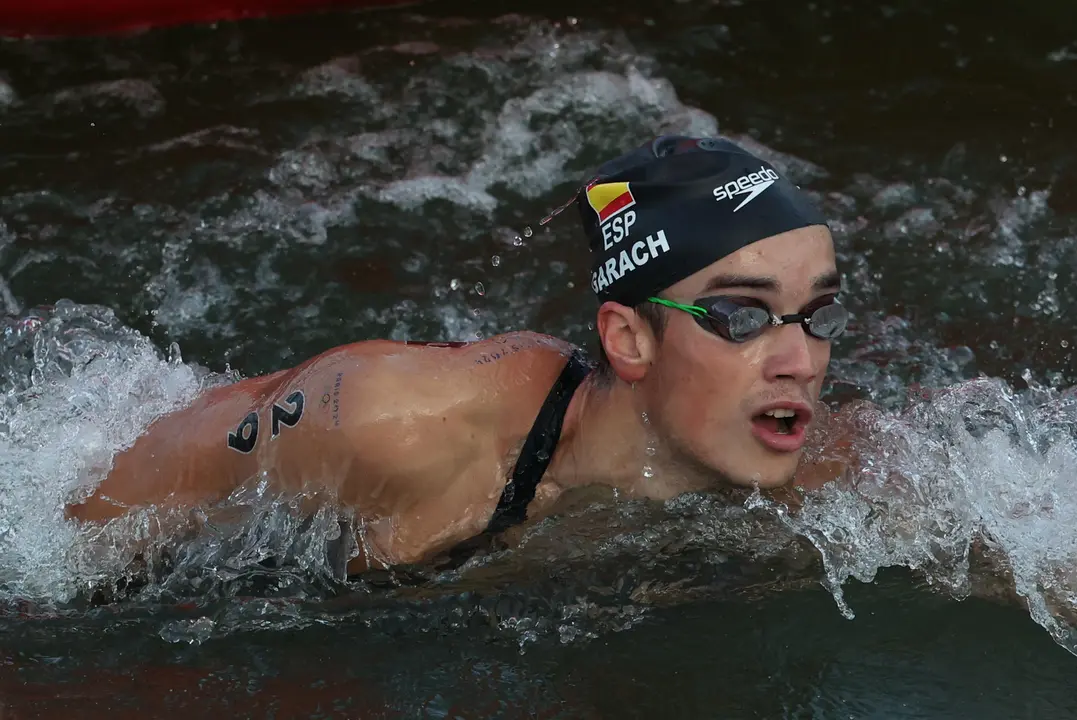 El espa&ntilde;ol Carlos Garach, durante la carrera de 10 km en aguas abiertas de los Juegos Ol&iacute;mpicos de Par&iacute;s 2024 que se disput&oacute; en el r&iacute;o Sena EFE/ Miguel Guti&eacute;rrez
