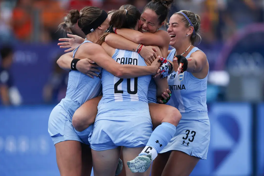Las jugadoras argentinas de hockey celebran el bronce. EFE/ Miguel Guti&eacute;rrez