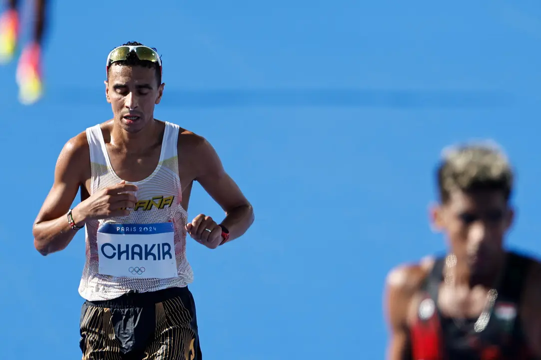 El atleta espa&ntilde;ol Ibrahim Chakir cruza la l&iacute;nea de meta en la prueba de marat&oacute;n masculino de los Juegos Ol&iacute;mpicos 2024 disputado este s&aacute;bado en Par&iacute;s. EFE/Sashenka Guti&eacute;rrez