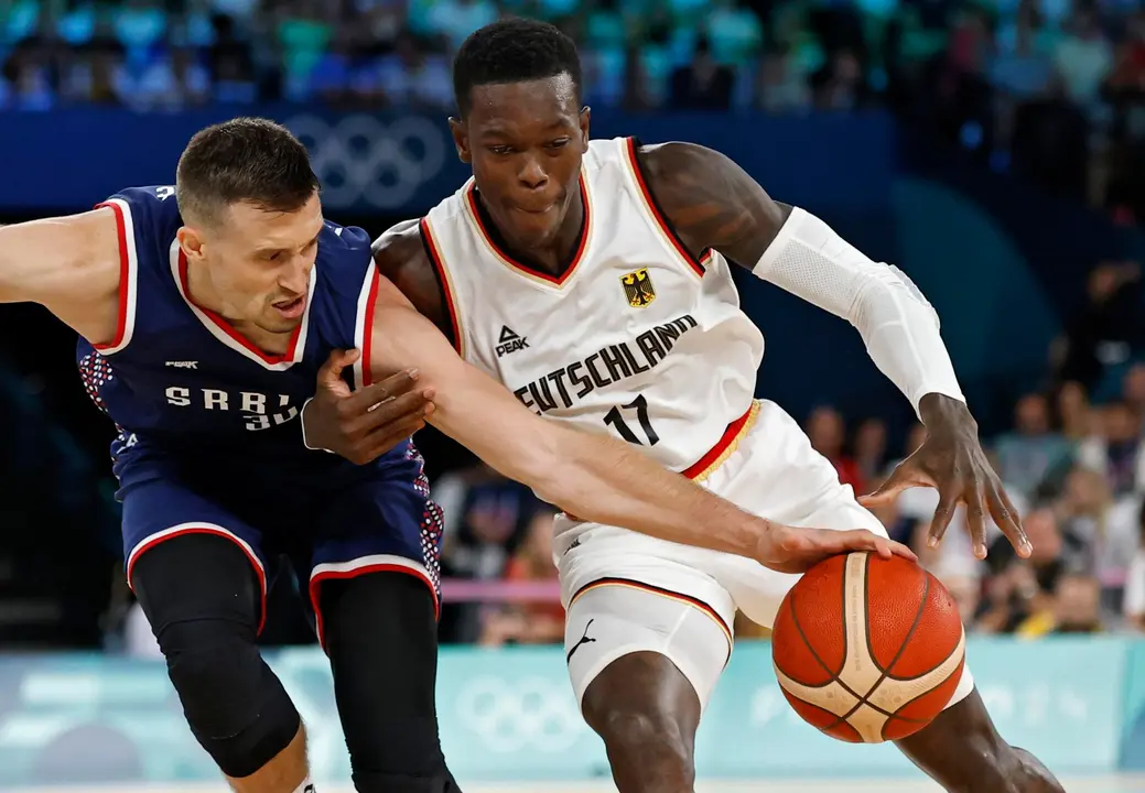 Dennis Schroeder, capit&aacute;n de la selecci&oacute;n alemana de baloncesto, en el South Paris Arena en Paris, , Francia. EFE/EPA/CAROLINE BREHMAN