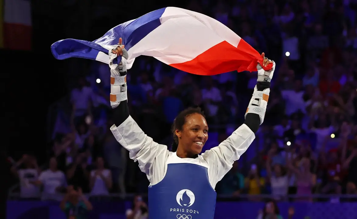 La francesa Althea Laurin celebra su victoria ante la uzbeka Svetlana Osipova en la categor&iacute;a +67kg. EFE/EPA/DIVYAKANT SOLANKI