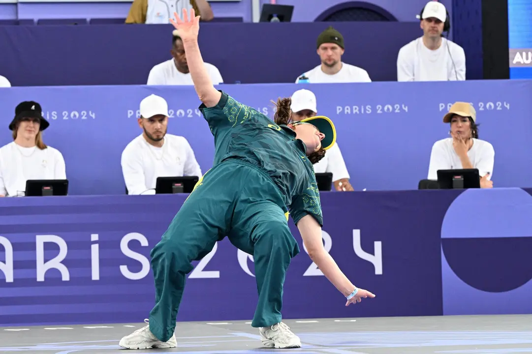 La australiana Raygun, en un momento de su participaci&oacute;n en la ronda de clasificaci&oacute;n del 'breaking' en los Juegos Ol&iacute;mpicos de Par&iacute;s 2024. EFE/EPA/CAROLINE BLUMBERG