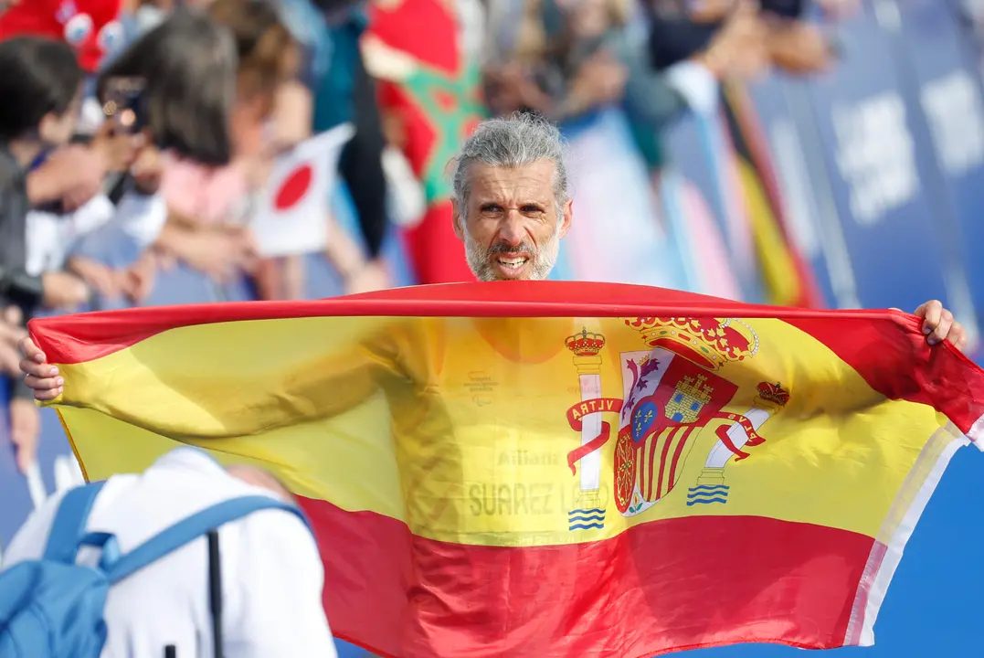 El atleta espa&ntilde;ol Alberto Su&aacute;rez, medalla de plata en la final de la marat&oacute;n T12 masculino en los Juegos Paral&iacute;mpicos de Par&iacute;s 2024. EFE/ Javier Etxezarreta