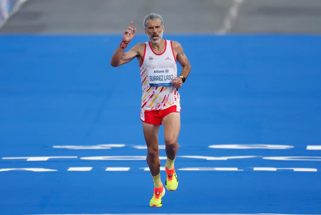 El atleta espa&ntilde;ol Alberto Su&aacute;rez, medalla de plata en la final de la marat&oacute;n T12 masculino en los Juegos Paral&iacute;mpicos de Par&iacute;s 2024. EFE/ Javier Etxezarreta
