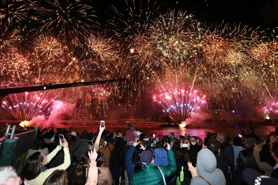 Celebraciones en Brisbane tras el anuncio, el 21 de julio d 2021, de que la ciudad australiana organizar&aacute; los Juegos Ol&iacute;mpicos de 2032. EFE/EPA/JASON O'BRIEN