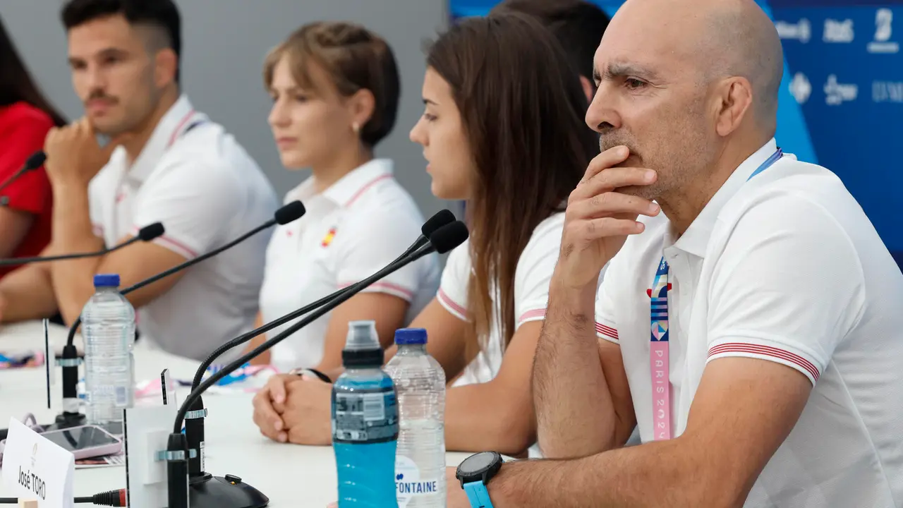 Los integrantes del equipo ol&iacute;mpico espa&ntilde;ol de judo (de i a d) David Garc&iacute;a, Laura Mart&iacute;nez, Ariane Toro y Jos&eacute; Toro ofrecen una rueda de prensa convocada por el equipo de cara a su participaci&oacute;n en los Juegos Ol&iacute;mpicos de Par&iacute;s 2024. EFE/ Chema Moya