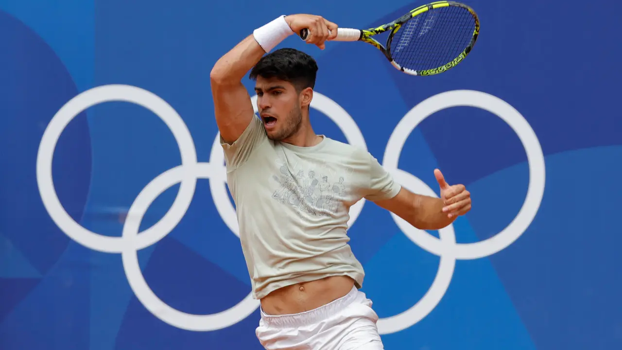 - El tenista espa&ntilde;ol Carlos Alcaraz durante un entrenamiento en el marco de los Juegos Ol&iacute;mpicos Par&iacute;s 2024. EFE/Lavandeira Jr