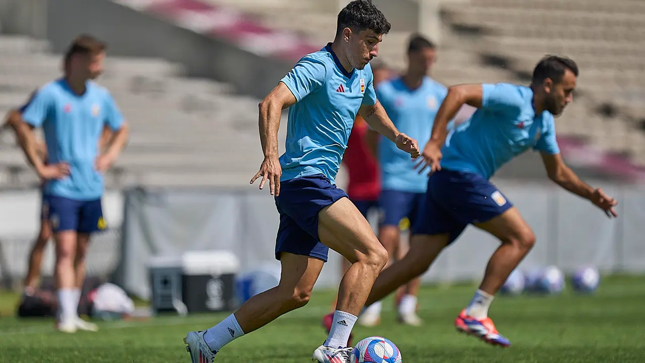 Los jugadores de Espa&ntilde;a durante el entrenamiento que el combinado nacional lleva a cabo este viernes para preparar su partido de los Juegos Ol&iacute;mpicos de Par&iacute;s 2024, ante REp&uacute;blica Dominicana, del pr&oacute;ximo s&aacute;bado. EFE/ RFEF/SOLO USO EDITORIAL/SOLO DISPONIBLE PARA ILUSTRAR LA NOTICIA QUE ACOMPA&Ntilde;A (CR&Eacute;DITO OBLIGATORIO)
