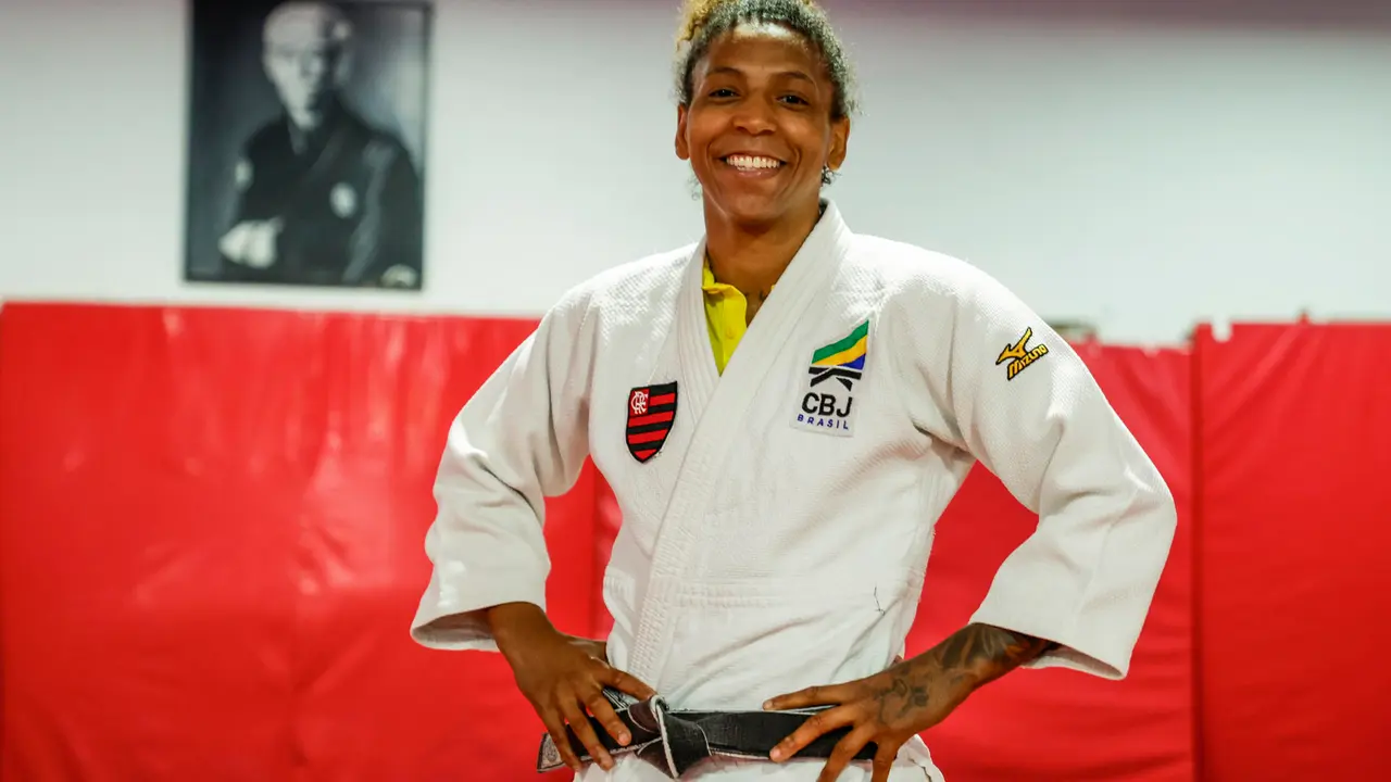 La judoca brasile&ntilde;a Rafaela Silva fue registrada el pasado 15 de julio al posar, durante una entrevista con EFE, en R&iacute;o de Janeiro (Brasil). EFE/Antonio Lacerda