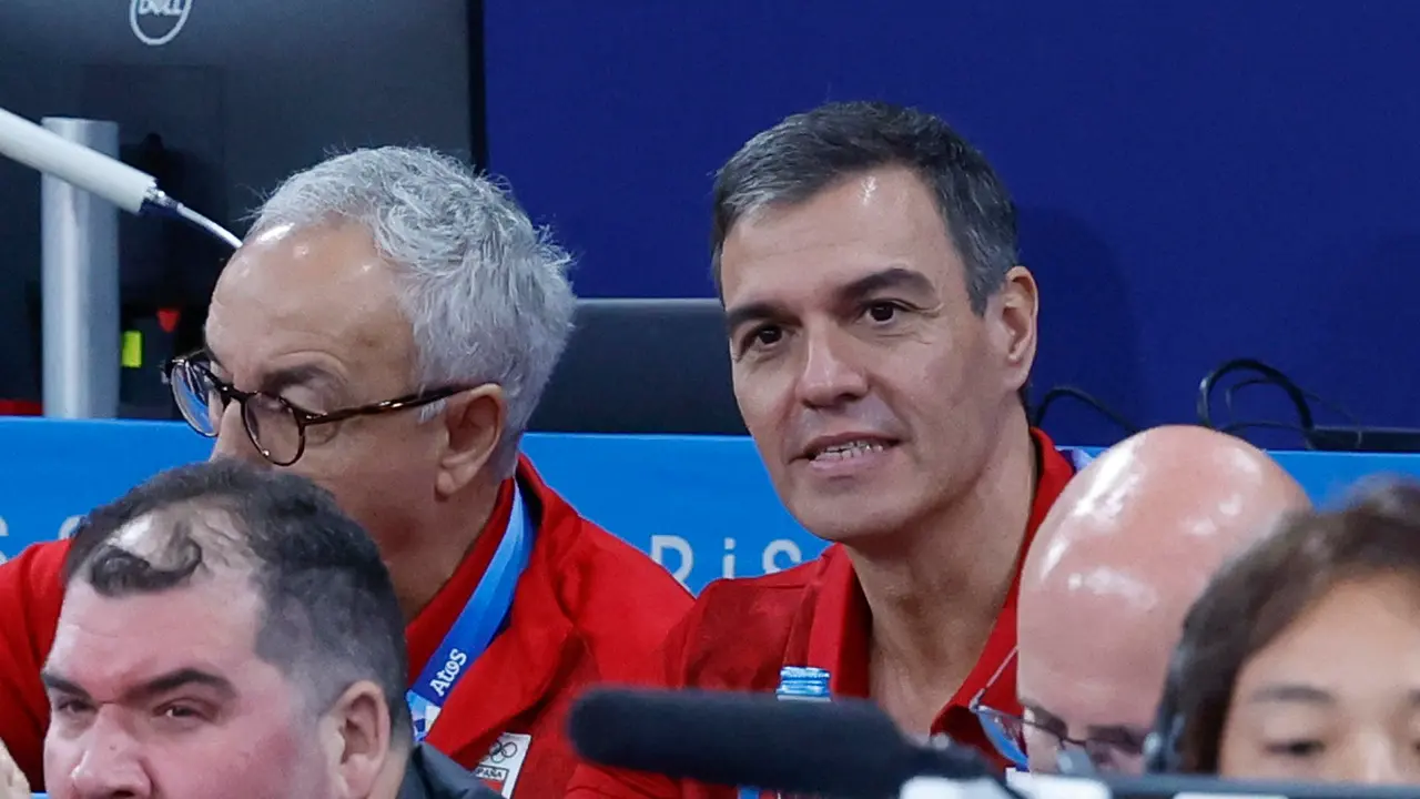 El presidente del Gobierno espa&ntilde;ola, Pedro S&aacute;nchez, asiste a las competiciones de judo este s&aacute;bado en Par&iacute;s. EFE/Chema Moya