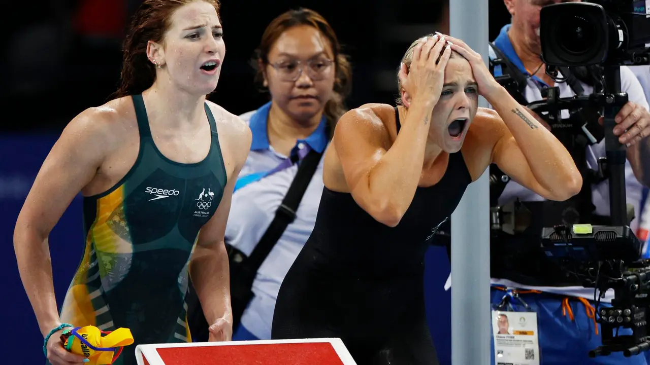 El equipo australiano del relevo femenino de 4x100 libre EFE/EPA/FRANCK ROBICHON