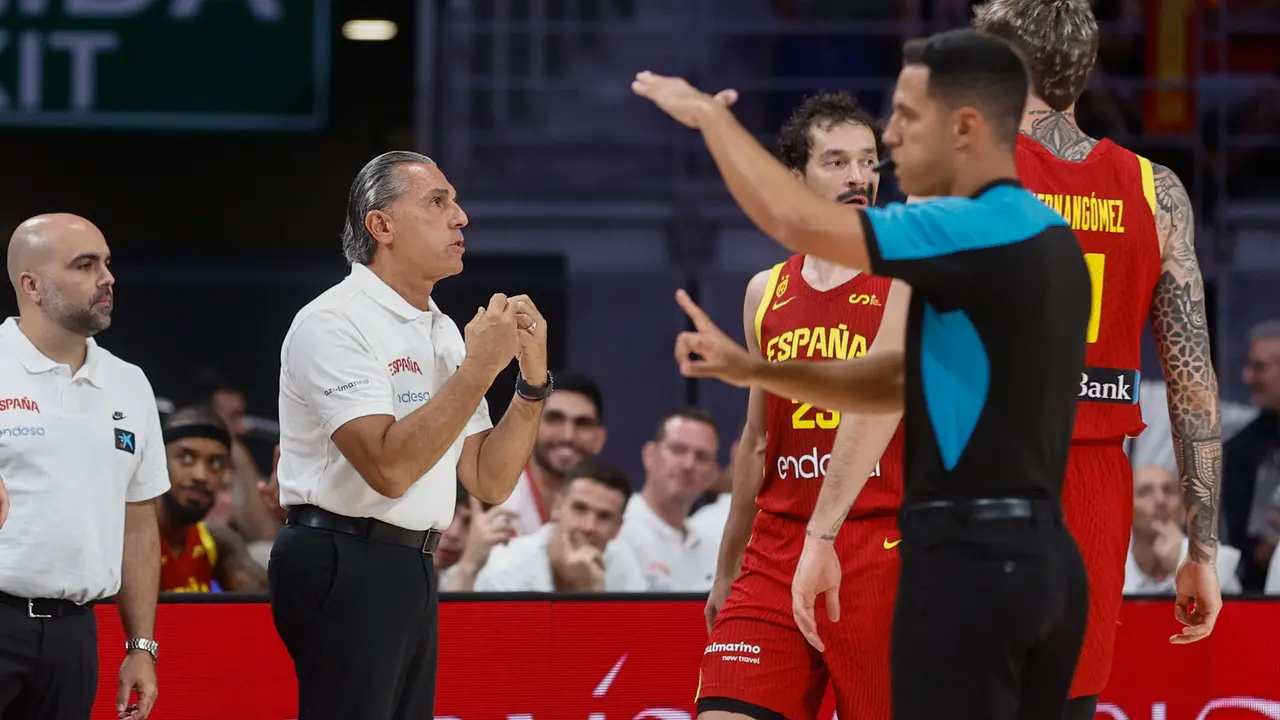 El seleccionador espa&ntilde;ol Sergio Scariolo (2i) en una foto realiaza el pasado d&iacute;a 26 en Madrid. EFE/ Rodrigo Jimenez