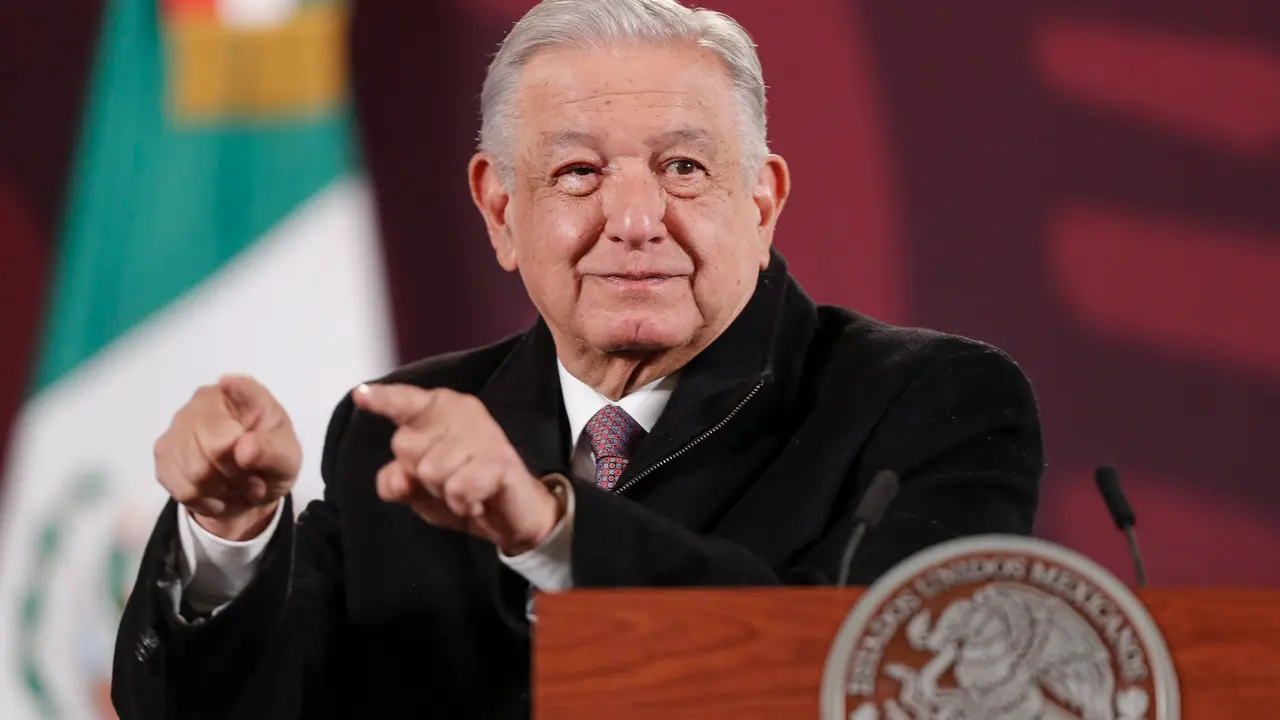 El presidente de M&eacute;xico, Andr&eacute;s Manuel L&oacute;pez Obrador, habla durante su rueda de prensa matutina en el Palacio Nacional de la Ciudad de M&eacute;xico (M&eacute;xico). Archivo. EFE/ Isaac Esquivel