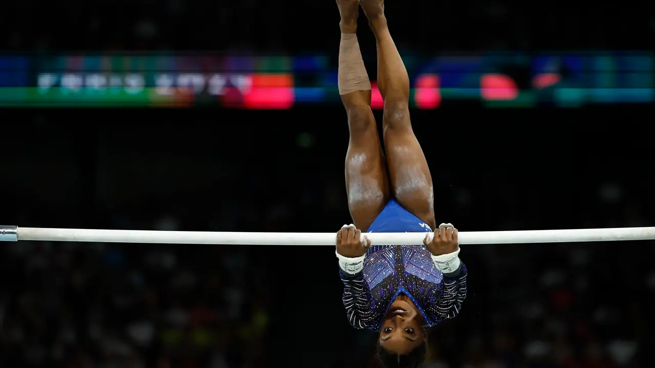 La gimnasta estadounidense Simone Biles en el Bercy Arena en Paris, Francia. EFE/EPA/RITCHIE B. TONGO