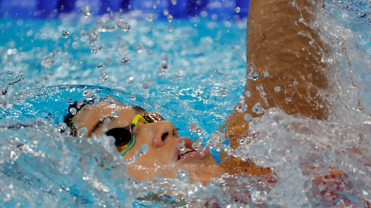 La nadadora espa&ntilde;ola &Aacute;frica Zamorano compite en la semifinal de 200m Espalda Femenino en los Juegos Ol&iacute;mpicos Par&iacute;s 2024, en el Paris La Defense Arena de Nanterre, Francia. EFE/ Lavandeira Jr