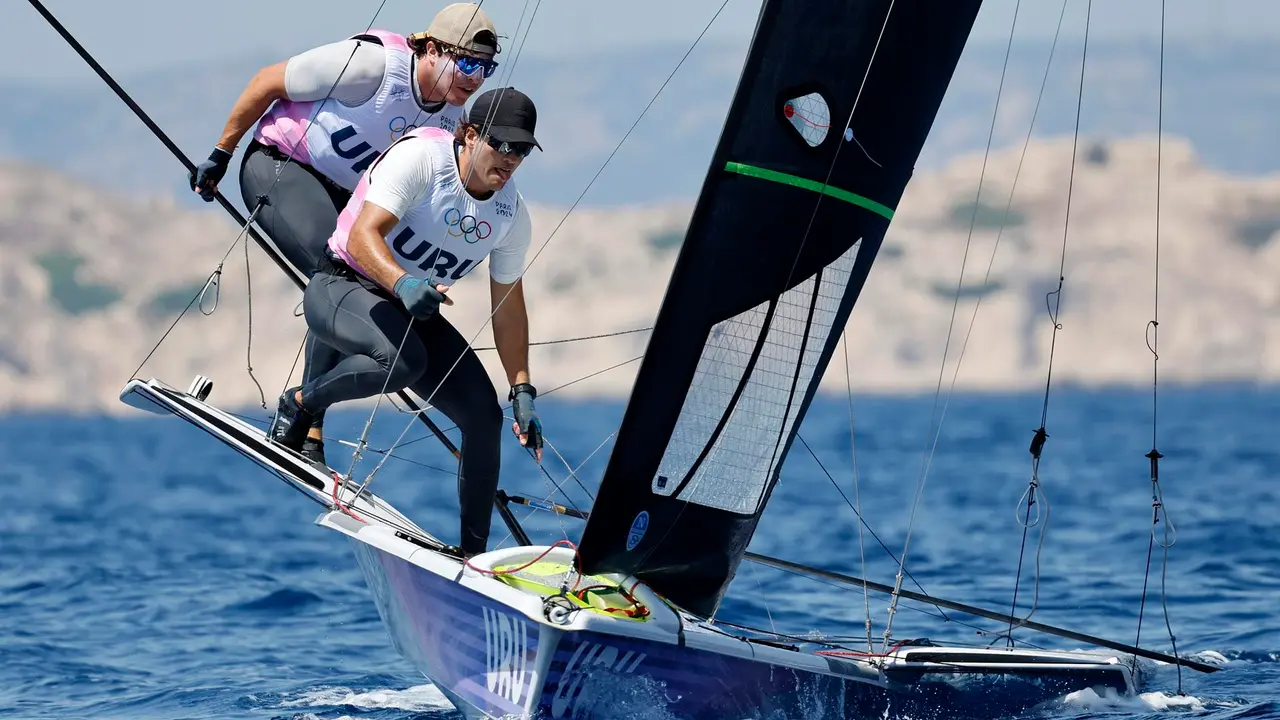 Los uruguayos Herman Umpierre y Fernando Diz en competici&oacute;n el pasado 29. EFE/EPA/SEBASTIEN NOGIER