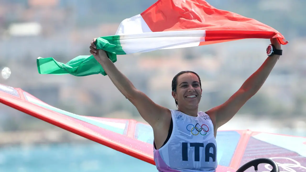 Marta Maggetti, de Italia, celebra la victoria en la final ol&iacute;mpica. EFE/EPA/OLIVIER HOSLET
