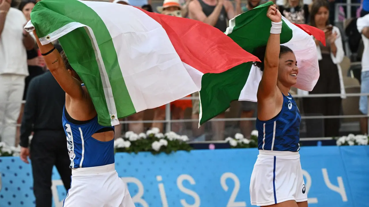 Jasmine Paolini y Sara Errani dieron la primera medalla de oro en tenis para Italia. EFE/EPA/CAROLINE BLUMBERG