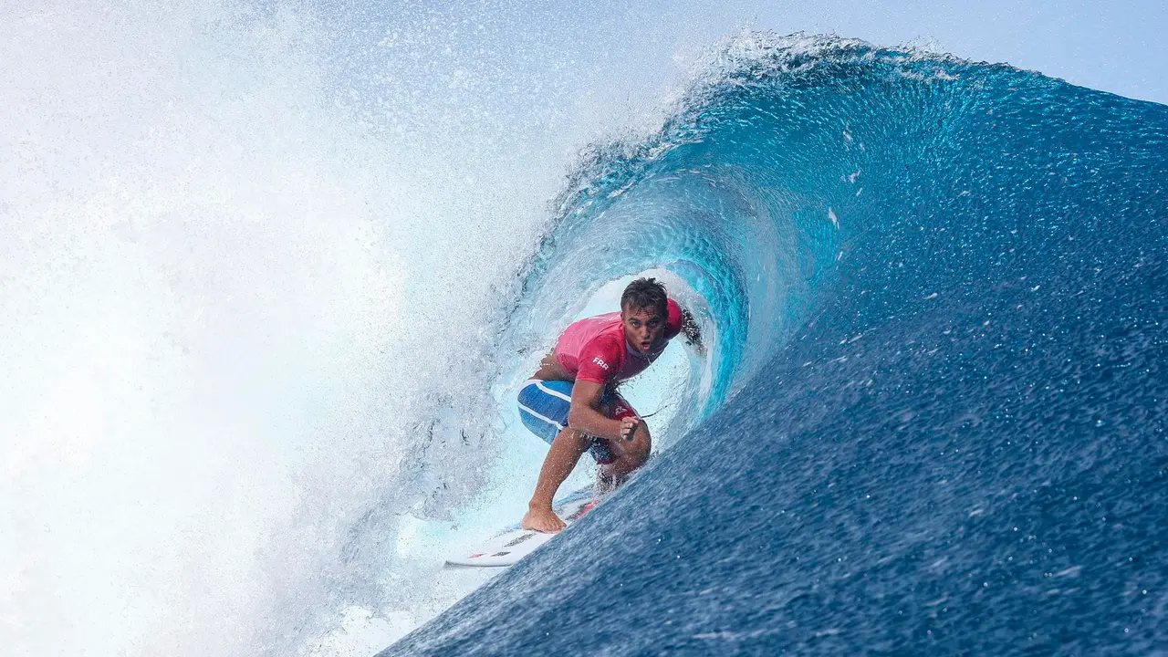 El franc&eacute;s Kauli Vaast fue registrado el pasado 1 de agosto, durante los cuartos de final de las competencias del surf de los Juegos Ol&iacute;mpicos Par&iacute;s 2024, en Teahupo'o (Tahit&iacute;,Francia) EFE/Farzy Ismail