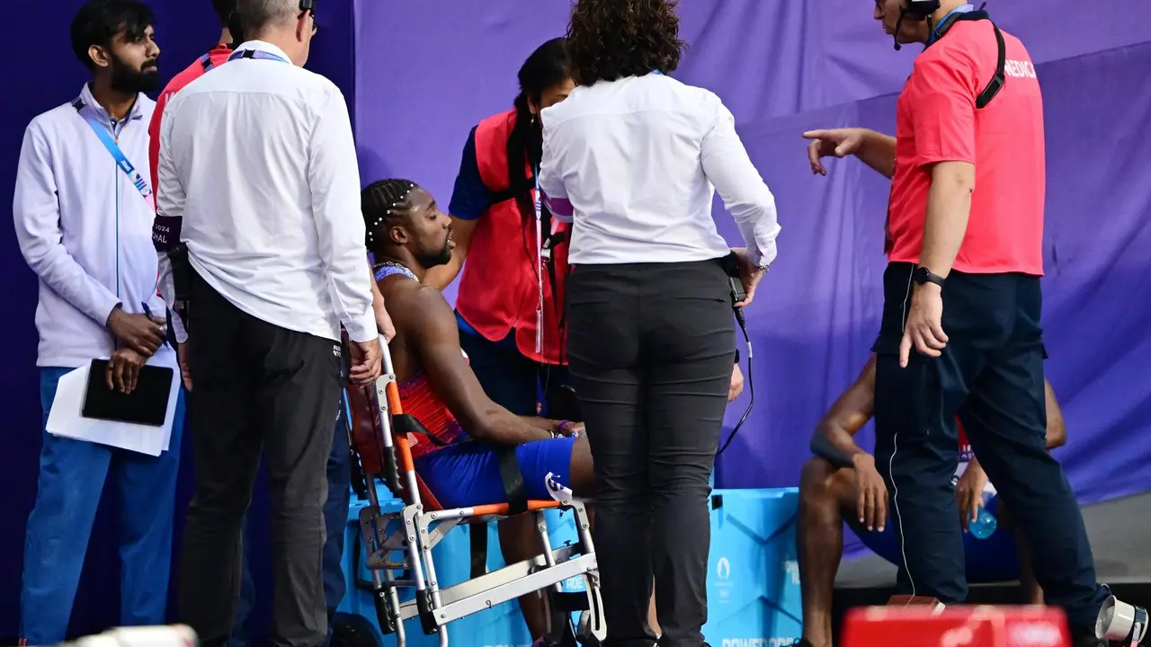 La Federaci&oacute;n de Atletismo de Estados Unidos confirm&oacute; este jueves, tras la final de la carrera de 200 metros, que su velocista Noah Lyles, que termin&oacute; tercero y consigui&oacute; la medalla de bronce, compiti&oacute; con covid-19. EFE/EPA/CHRISTIAN BRUNA