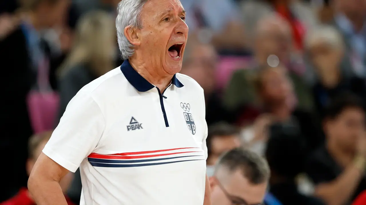 El entrenador de Serbia, Svetislav Pesic, durante el partido por la medalla de bronce ante Alemania. EFE/EPA/CAROLINE BREHMAN