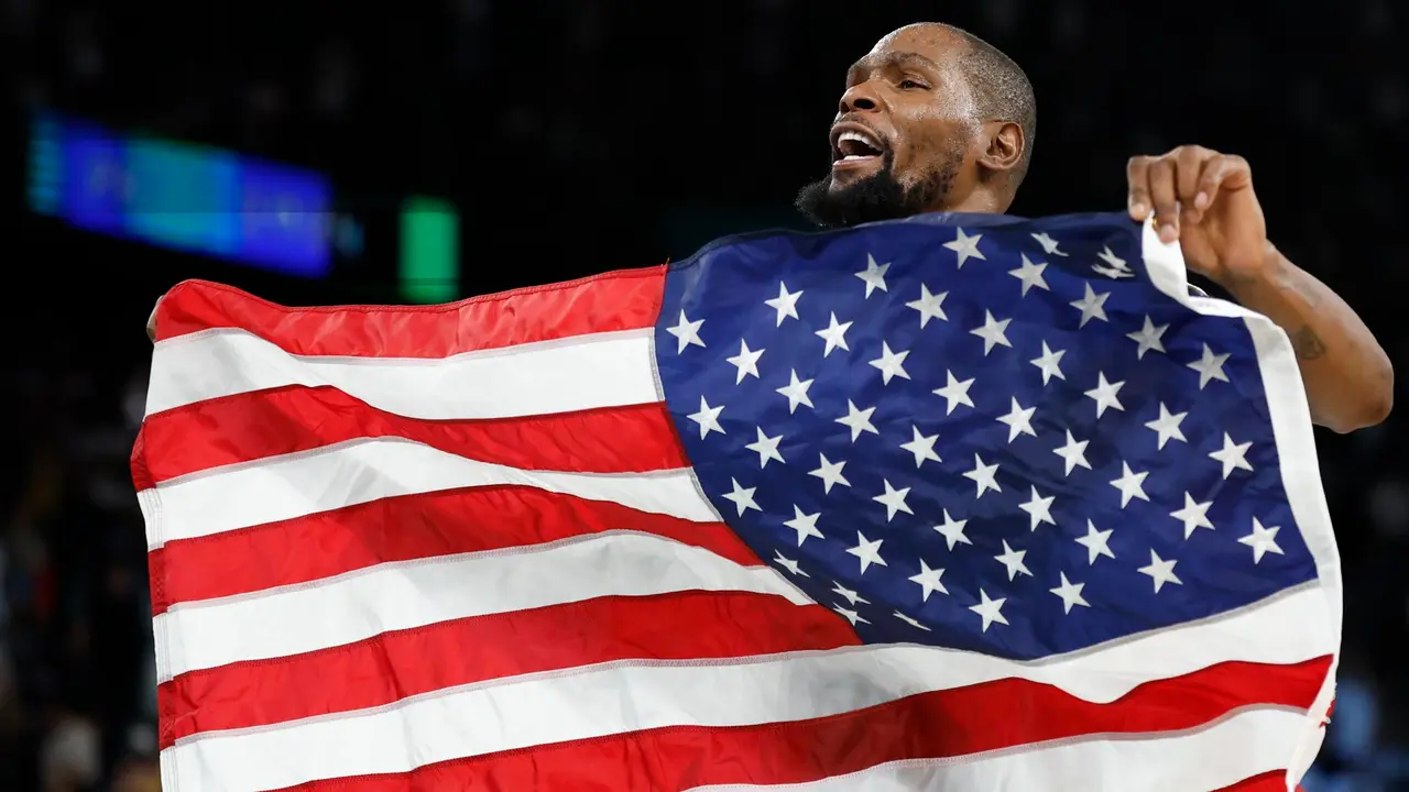 Kevin Durant celebra el oro ol&iacute;mpico para Estados Unidos. EFE/EPA/CAROLINE BREHMAN