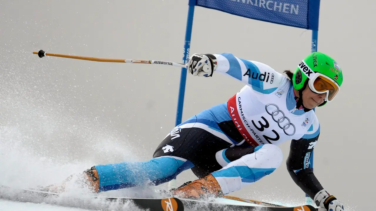 foto de archivo de la espa&ntilde;ola Mar&iacute;a Jos&eacute; Rienda durante su participaci&oacute;n en la prueba de eslalon gigante de la Copa del Mundo de Esqu&iacute; Alpino en Garmisch-Partenkirchen, Alemania, el 17 de febrero de 2011. EFE/CHRISTOPHE KARABA