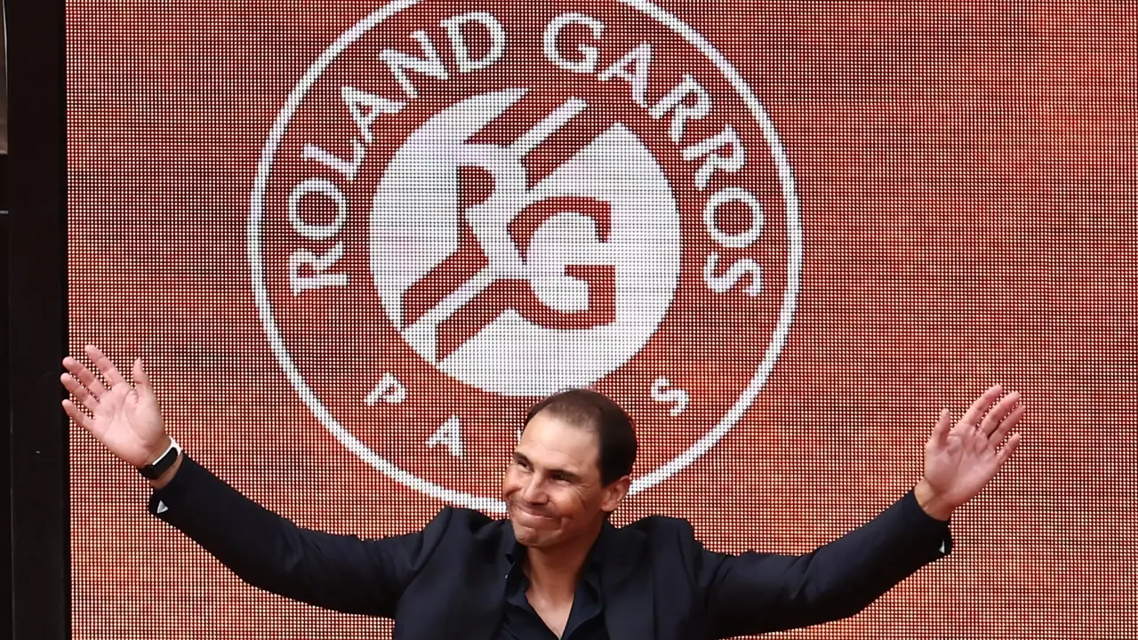 Rafael Nadal homenajeado el pasado 25 en Roland Garros. EFE/EPA/CHRISTOPHE PETIT TESSON